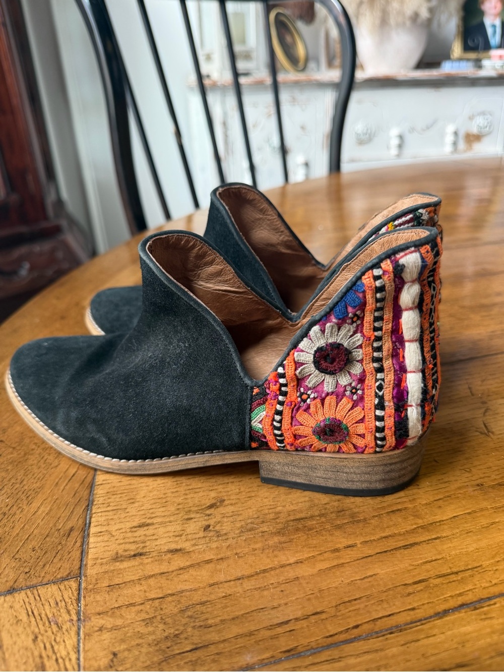 rare Howsty Spanish suede embroidered booties.